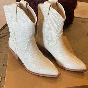 Miracle Miles NIB Karlie ivory white pearl cream ankle boots booties western 6.5